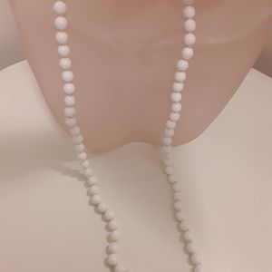 3/$7Vintage white acrylic bead necklace